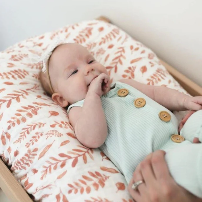 Cover de cambiador – Hojas Rosadas